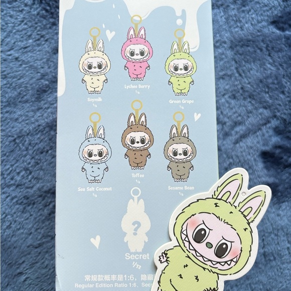 Pop Mart Green Grape Macaron Labubu - Picture 4 of 4